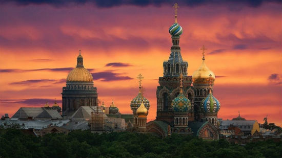 Fonte: https://www.worldtravelawards.com/images/press/news/2017-Europe-StPetersburg-550x309.jpg